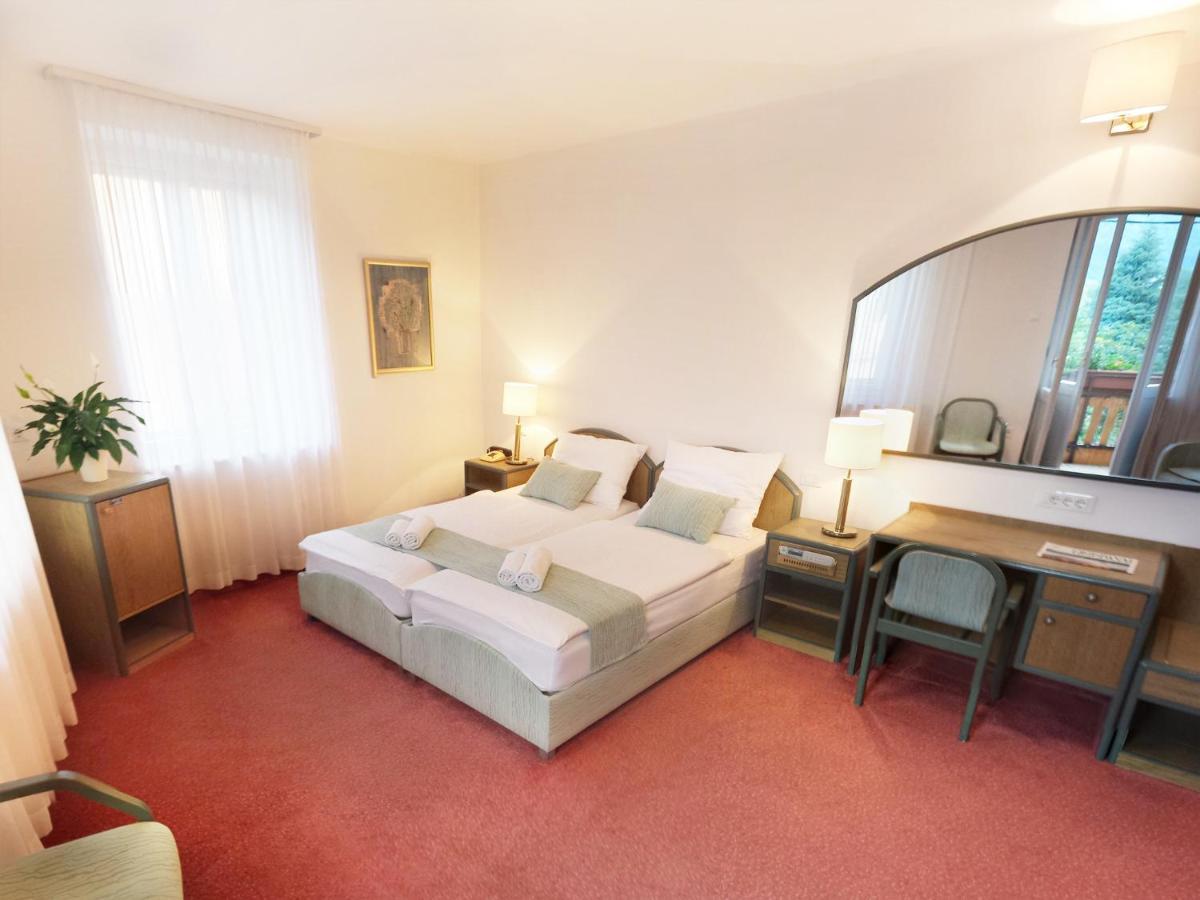 Hotel Lucija Most na Soči Buitenkant foto