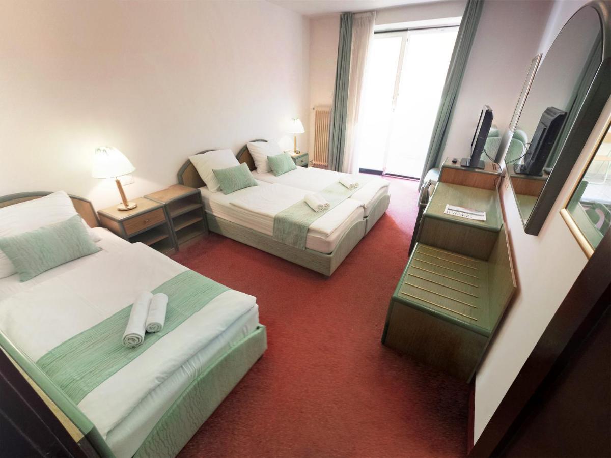Hotel Lucija Most na Soči Buitenkant foto