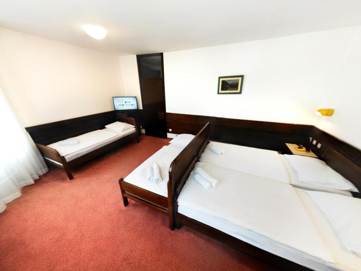 Hotel Lucija Most na Soči Buitenkant foto