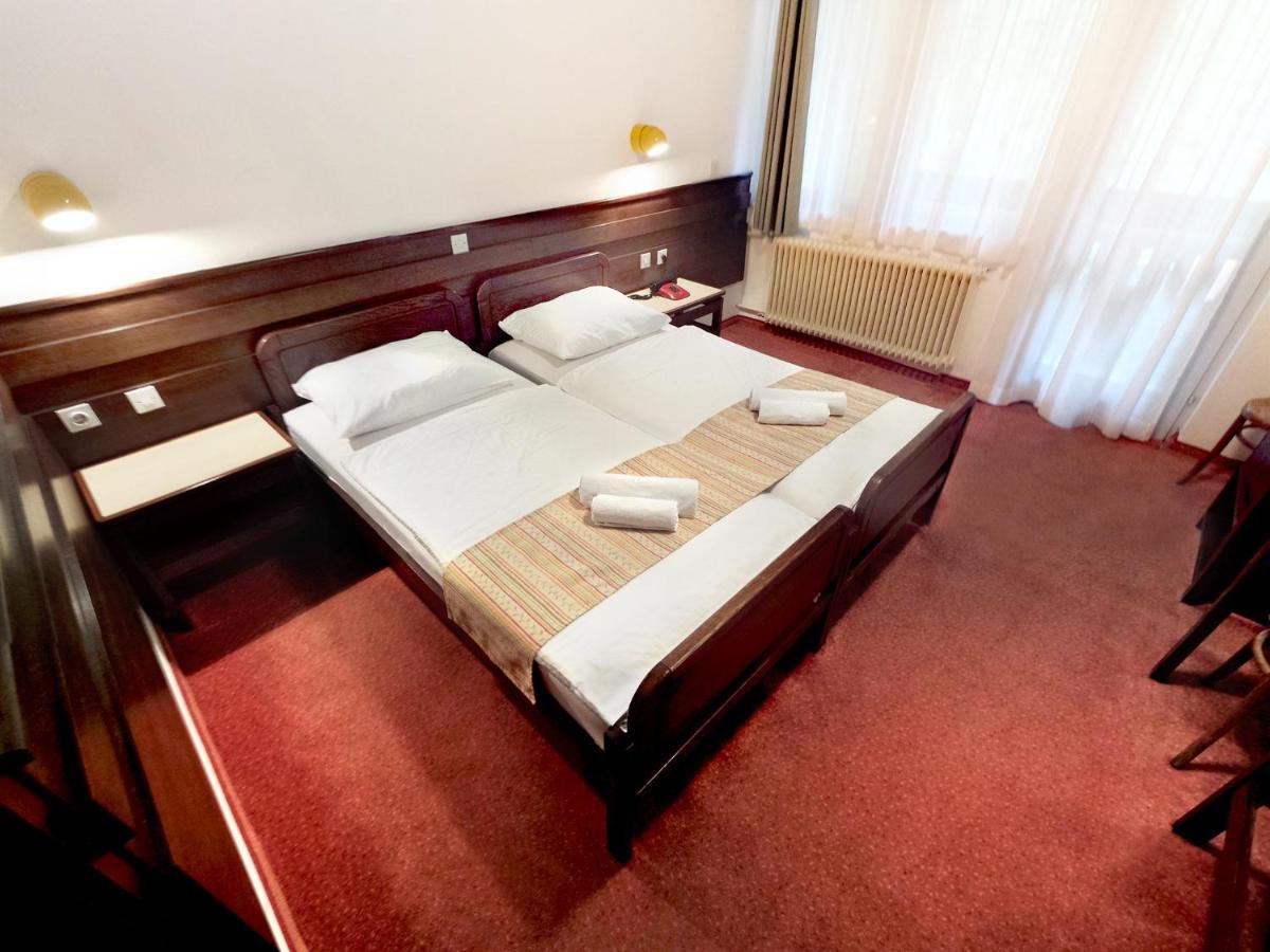 Hotel Lucija Most na Soči Buitenkant foto