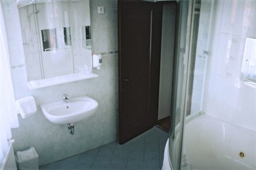 Hotel Lucija Most na Soči Buitenkant foto